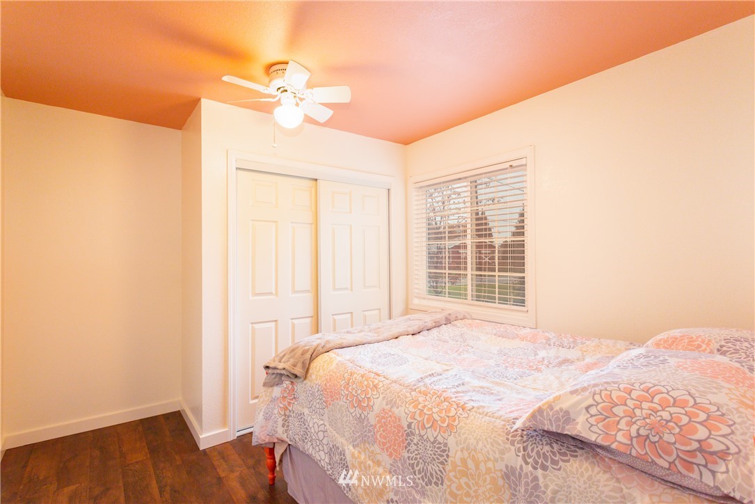 879 East Wiser Lake Road Lynden, WA 98264 - Photo 21 of 36 a bedroom with a bed and a window