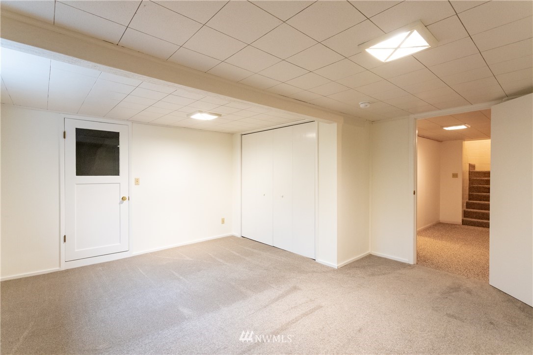 879 East Wiser Lake Road Lynden, WA 98264 - Photo 27 of 36 a view of an empty room