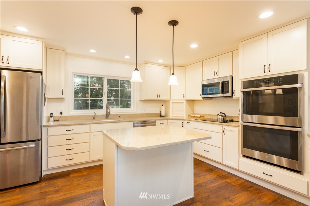 879 East Wiser Lake Road Lynden, WA 98264 - Photo 6 of 36 a kitchen with a stove a sink and a refrigerator