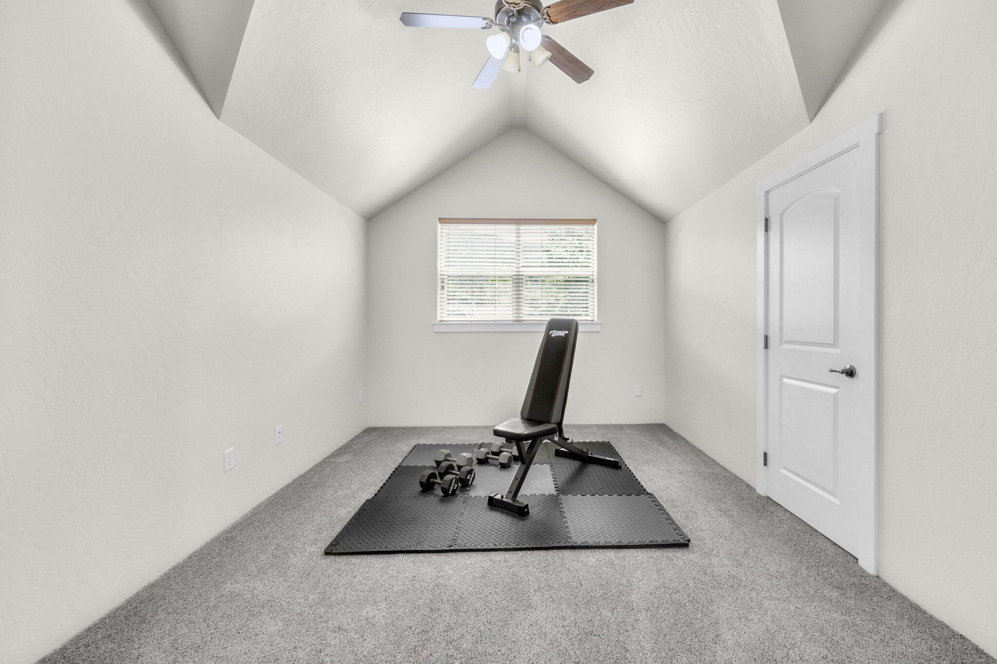 1559 Lithia Way Talent, OR 97540 - Photo 19 of 27 APX_4168