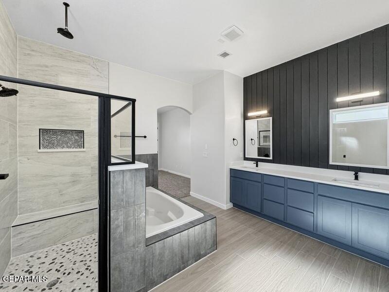 7248 Cimarron Rim Drive El Paso, TX 79911 - Photo 3 of 48 a large bathroom with a tub and sink