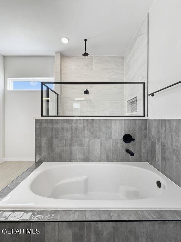7248 Cimarron Rim Drive El Paso, TX 79911 - Photo 9 of 48 a bathroom with bathtub