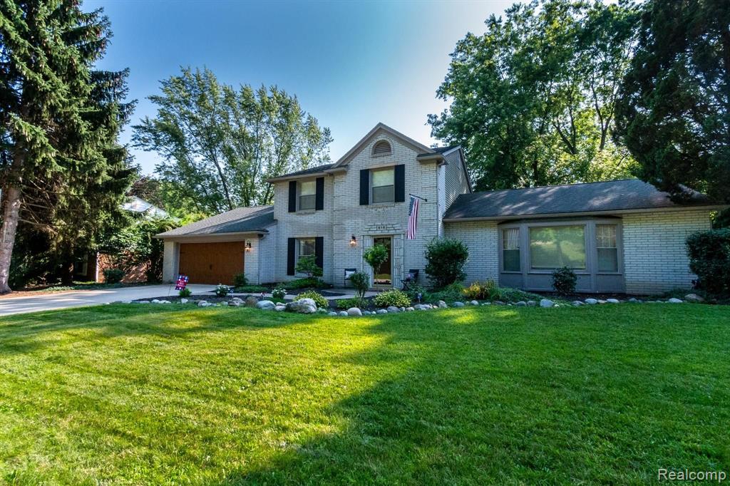 616 Campus Road Rochester Hills, MI 48309 - Photo 1 of 38