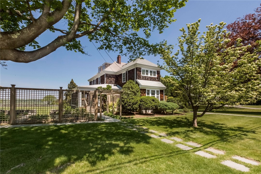 36 Whittier Road Jamestown, RI 02835 - Photo 4 of 40 Gallery Image 4
