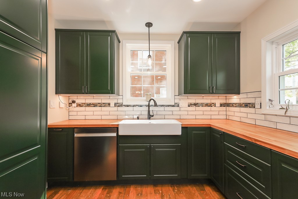 3790 Hillbrook Road Cleveland, OH 44118 - Photo 11 of 35 Kitchen 3