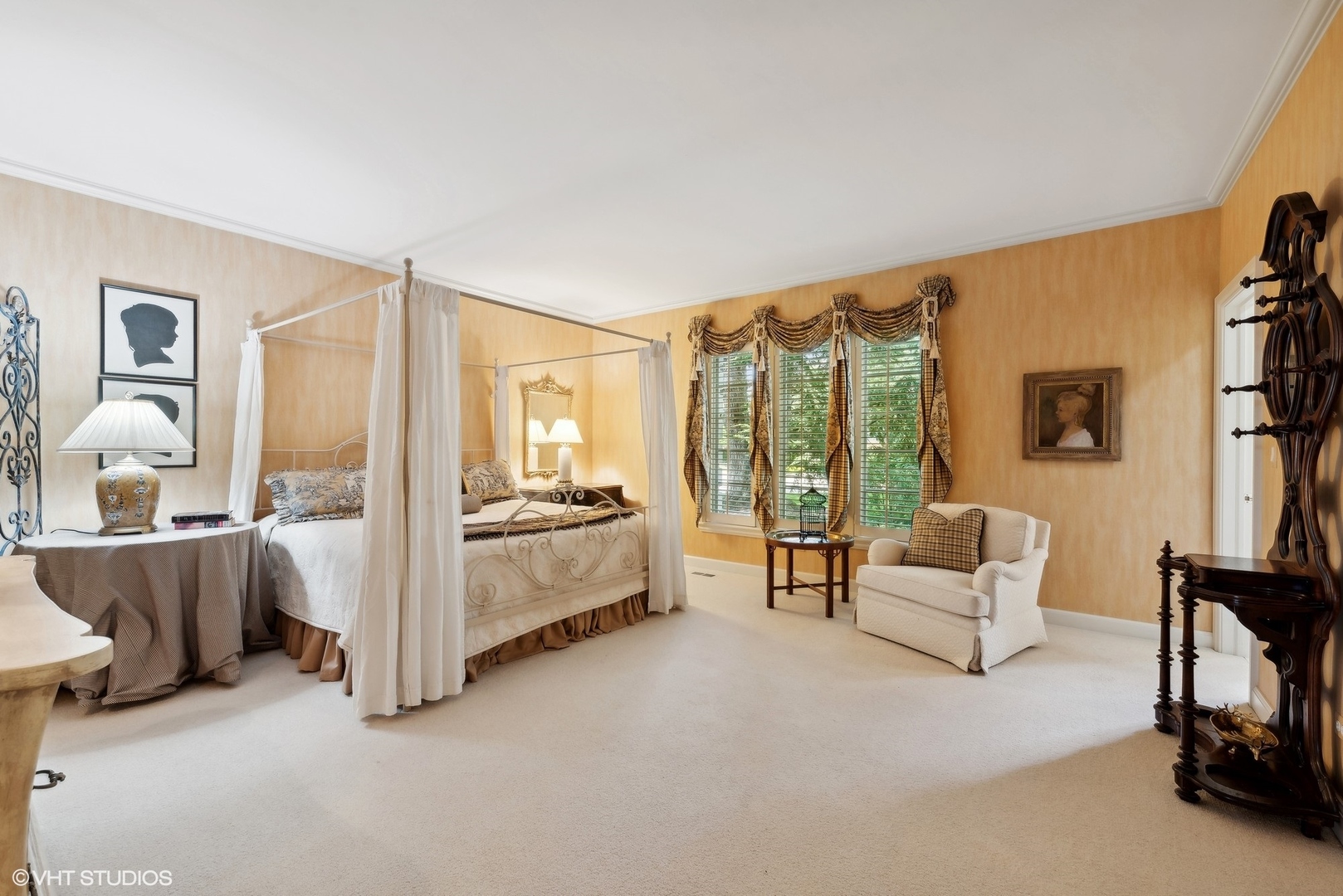 31 Riderwood Road North Barrington, IL 60010 - Photo 15 of 35 a spacious bedroom with a bed and a couch