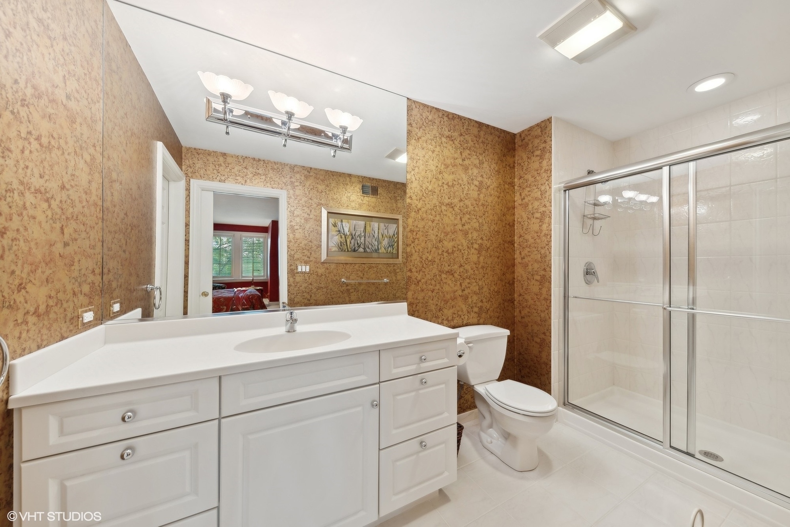 31 Riderwood Road North Barrington, IL 60010 - Photo 20 of 35 a bathroom with a sink a toilet and shower