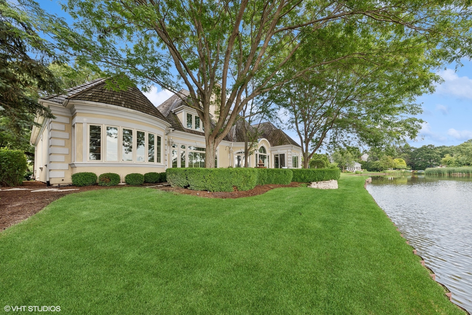 31 Riderwood Road North Barrington, IL 60010 - Photo 28 of 35 a front view of a house with a yard and lake view