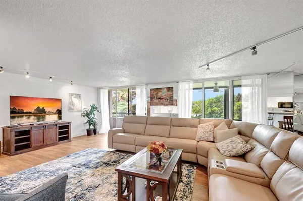 $3,500 | 4770 Fountains Drive South, Unit 304, Lake Worth, FL 33467