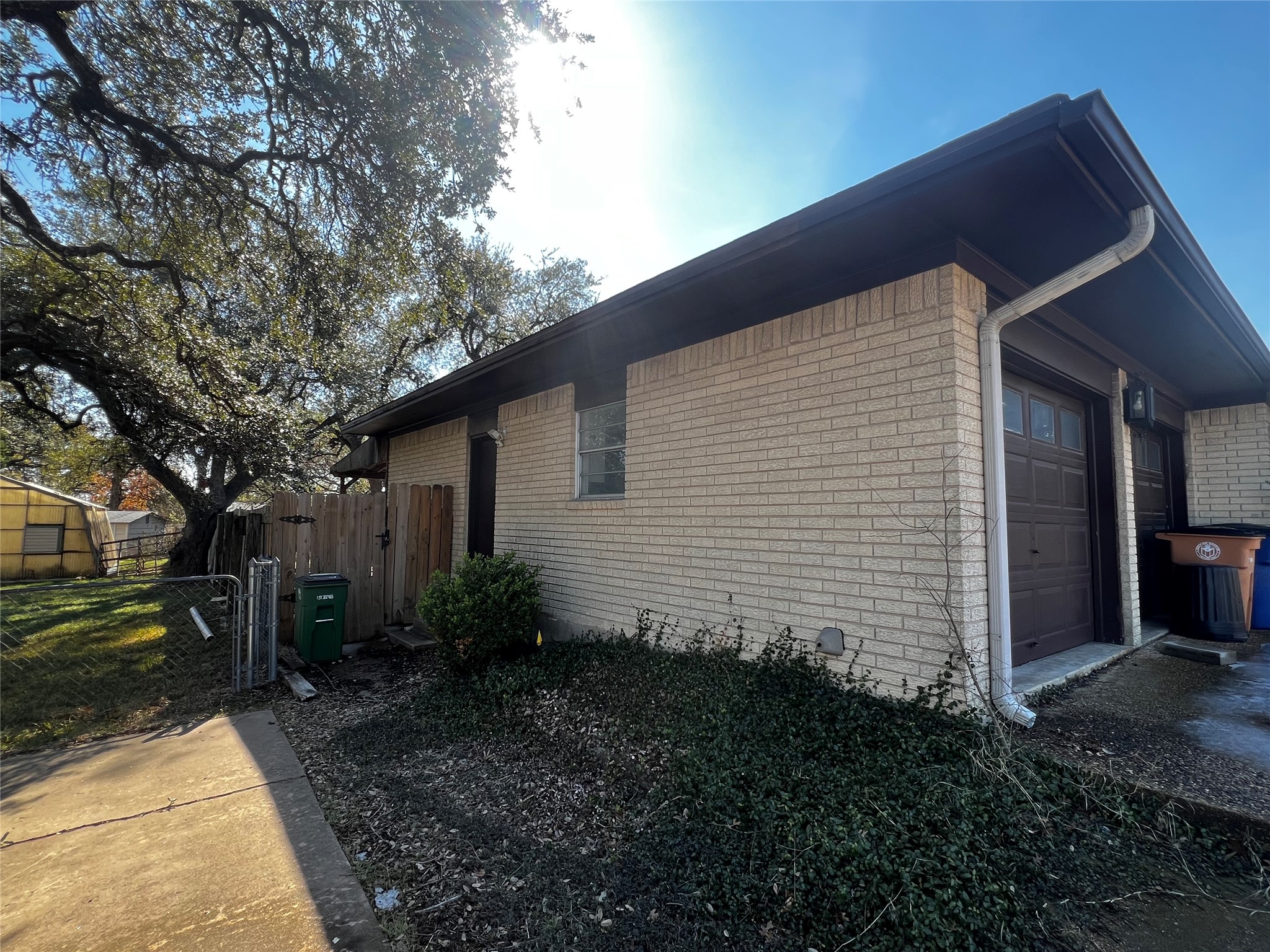 1302 Oak Shadows Circle Austin, TX 78758 - Photo 9 of 34