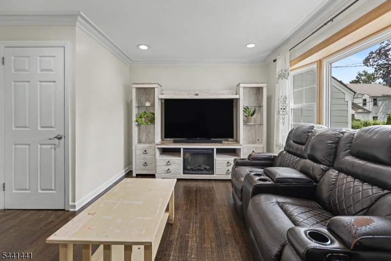 392 Ingall Street Union, NJ 07083 - Photo 4 of 48