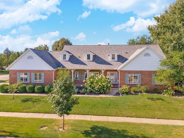 $400,000 | 41 Ravenwood Circle, Bloomington, IL 61704