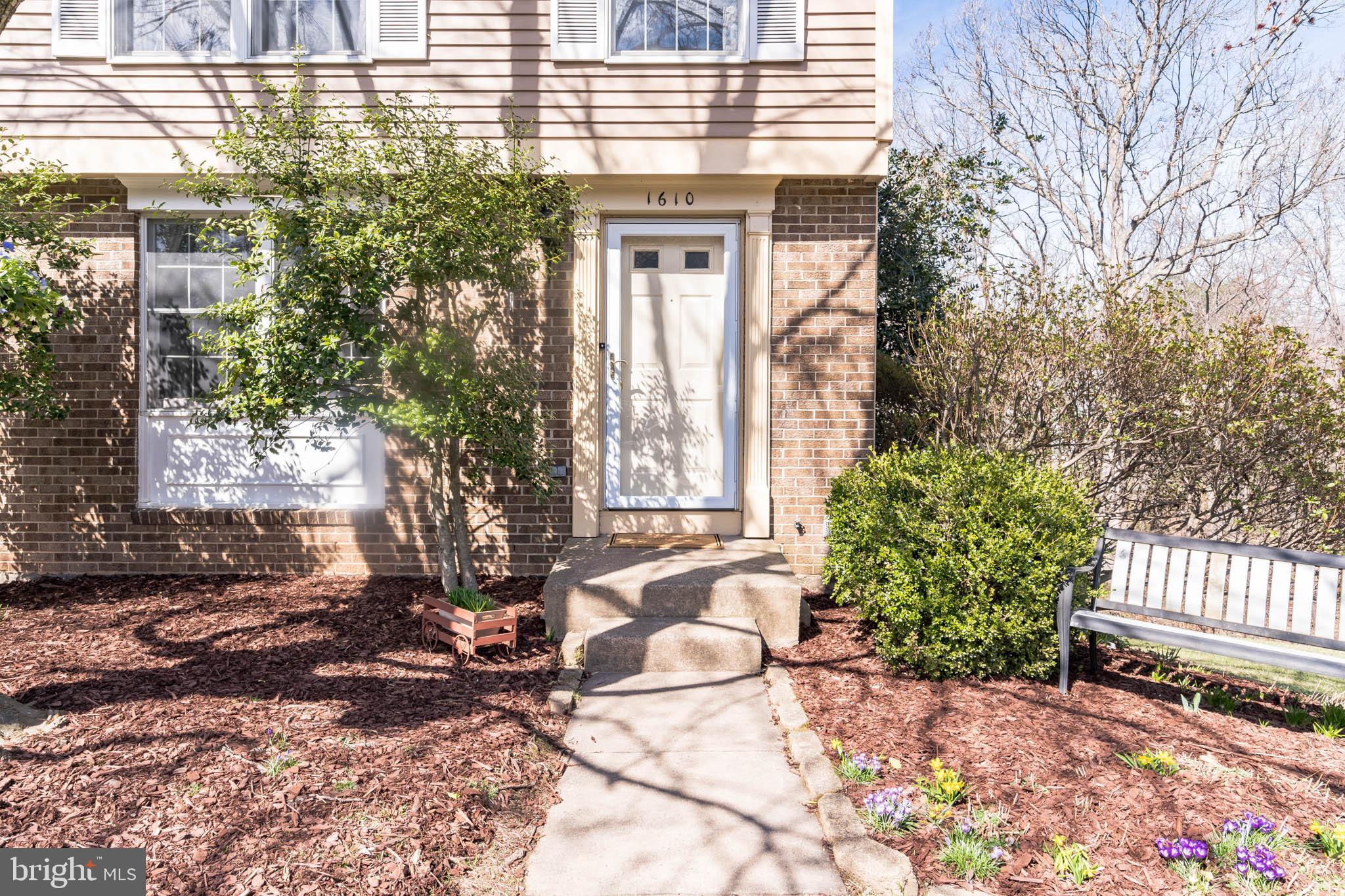 1610 Barnstead Drive Reston, VA 20194 - Photo 2 of 33