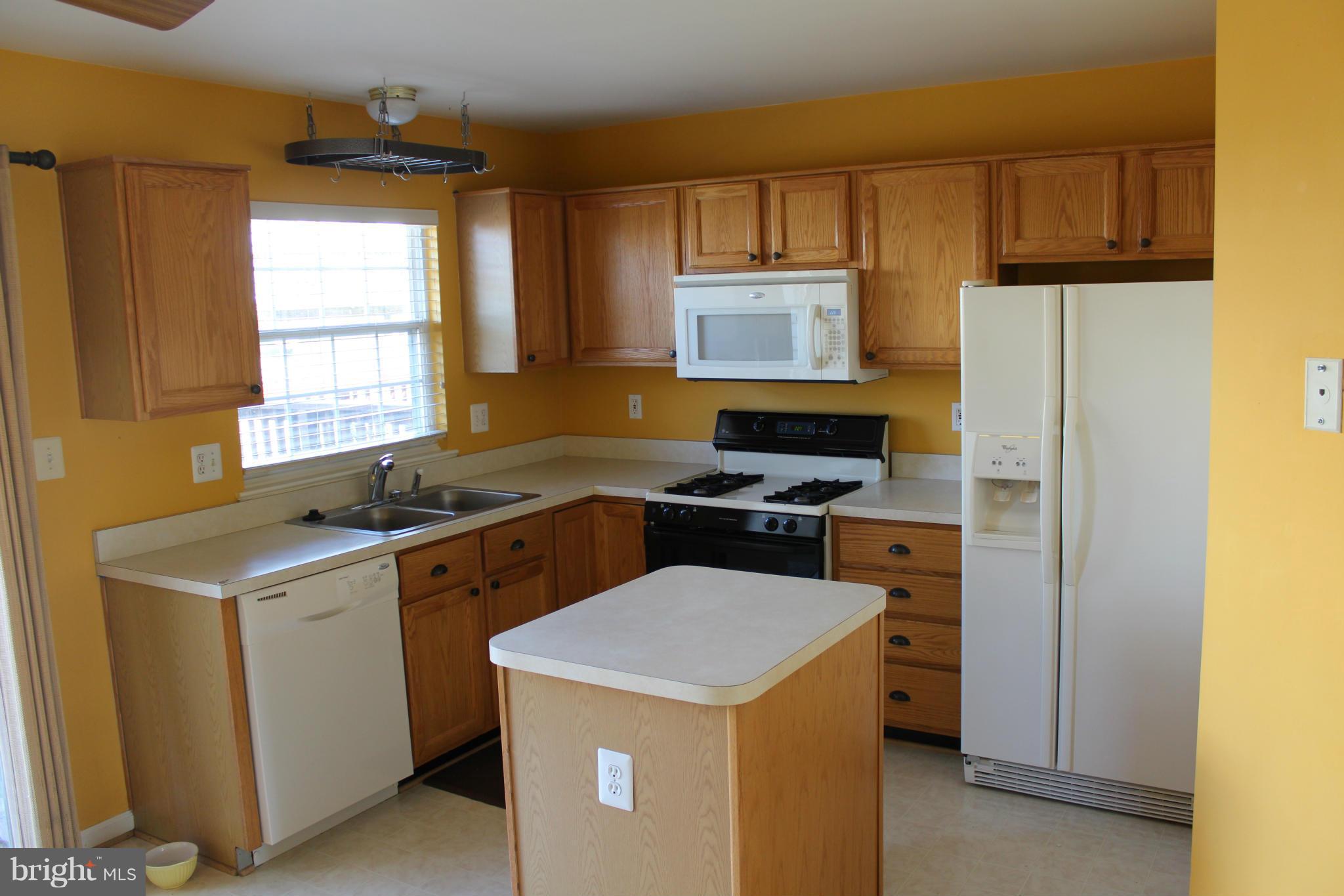 14152 Asher View Centreville, VA 20121 - Photo 3 of 14 Kitchen