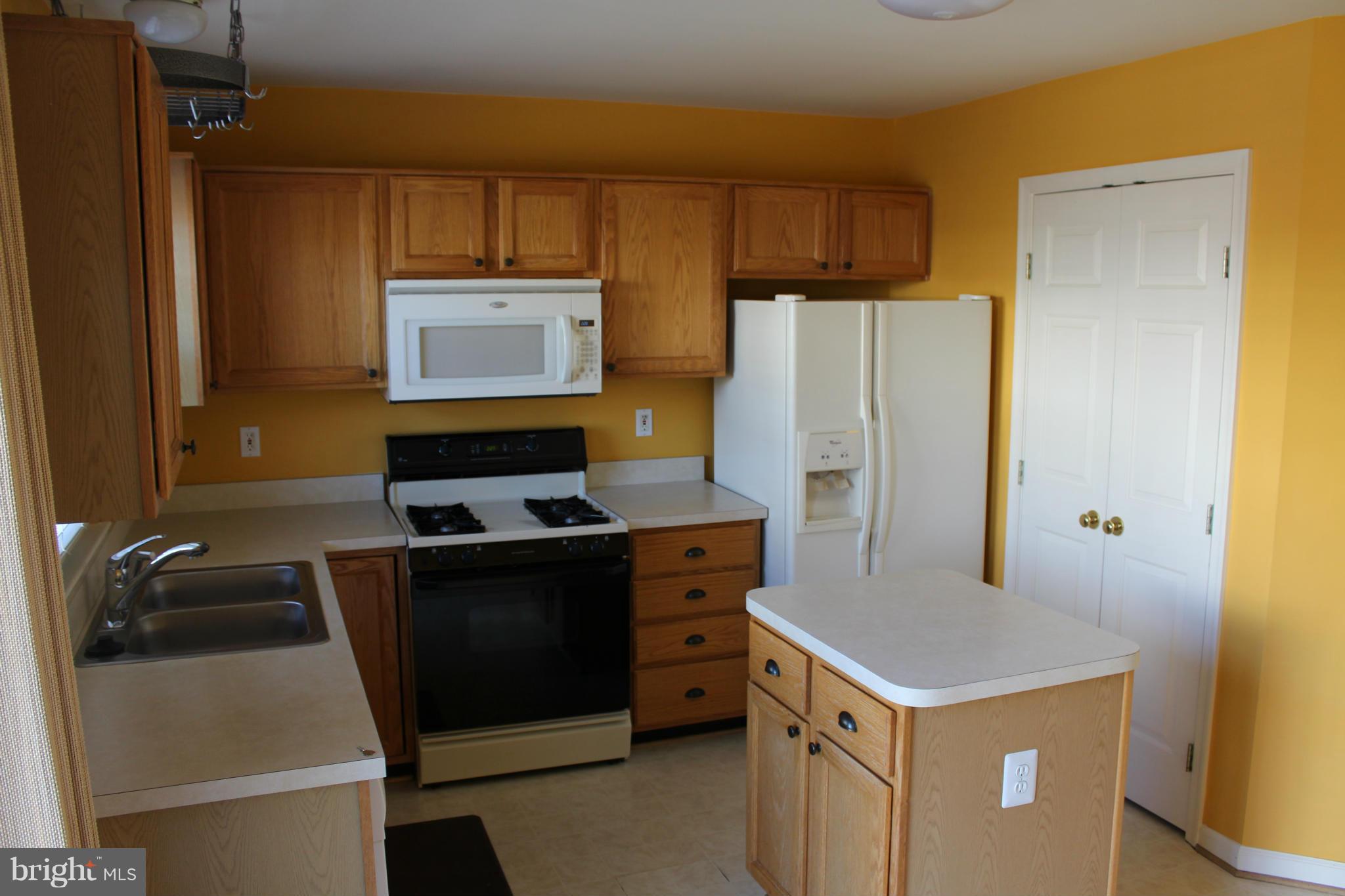 14152 Asher View Centreville, VA 20121 - Photo 4 of 14 Kitchen
