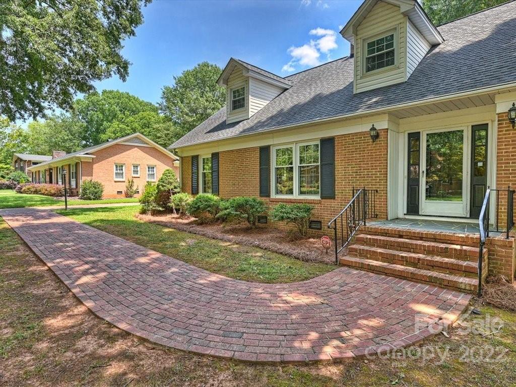 1013 Lansdowne Road Charlotte, NC 28270 - Photo 4 of 48 Gallery Image 4
