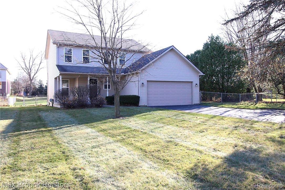 3273 Bathurst Avenue Rochester, MI 48309 - Photo 1 of 32 3272 Bathurst 112015-0173.jpg