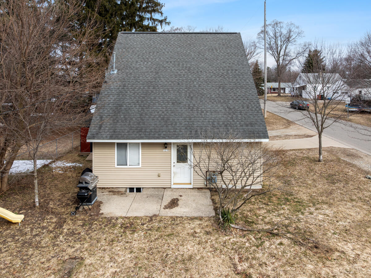 1395 4 Mile Road Northeast Grand Rapids, MI 49525 - Photo 4 of 31 1395-4-Mile_203