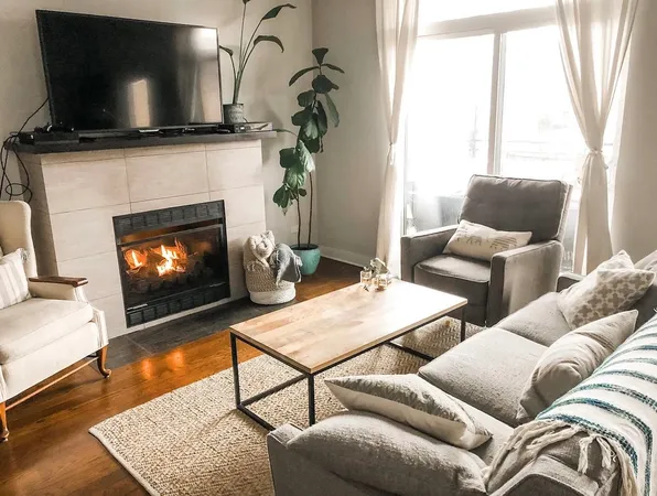$2,995 | 1916 North Kedzie Avenue, Unit 1R, Chicago, IL 60647
