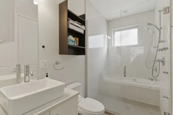 $2,995 | 1916 North Kedzie Avenue, Unit 1R, Chicago, IL 60647