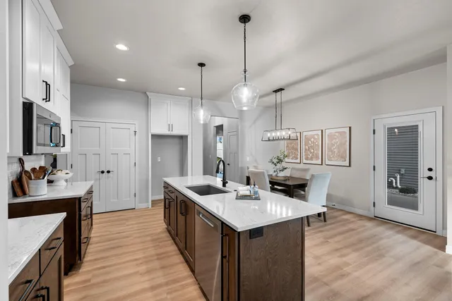 $509,900 | 2850 Elm Tree Hill, Howard, WI 54313