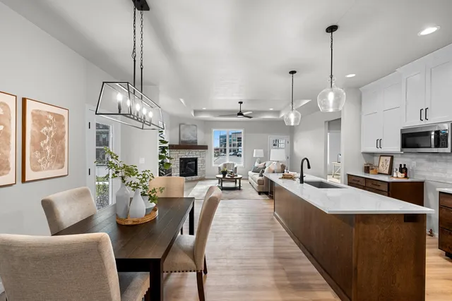 $509,900 | 2850 Elm Tree Hill, Howard, WI 54313