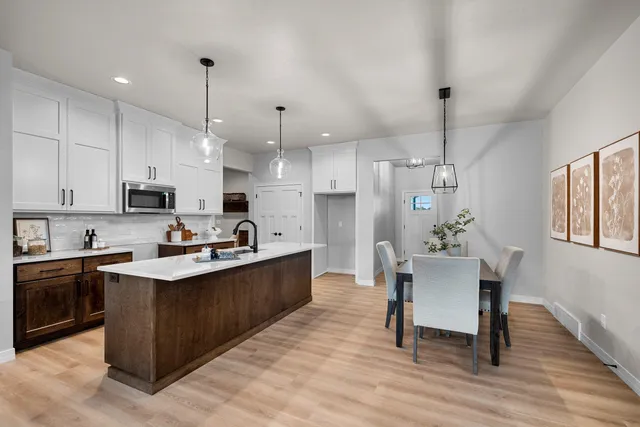 $509,900 | 2850 Elm Tree Hill, Howard, WI 54313