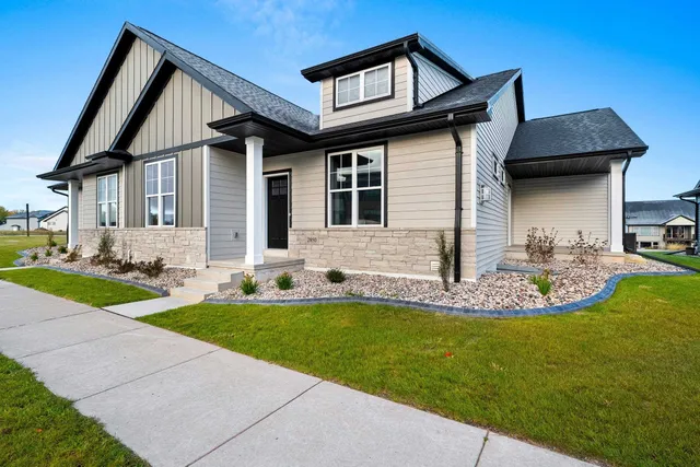 $509,900 | 2850 Elm Tree Hill, Howard, WI 54313