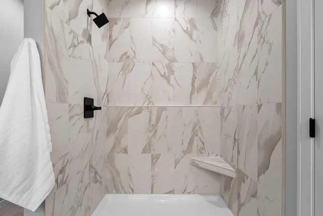 $509,900 | 2850 Elm Tree Hill, Howard, WI 54313