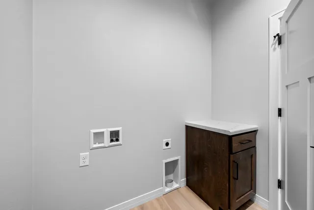 $509,900 | 2850 Elm Tree Hill, Howard, WI 54313