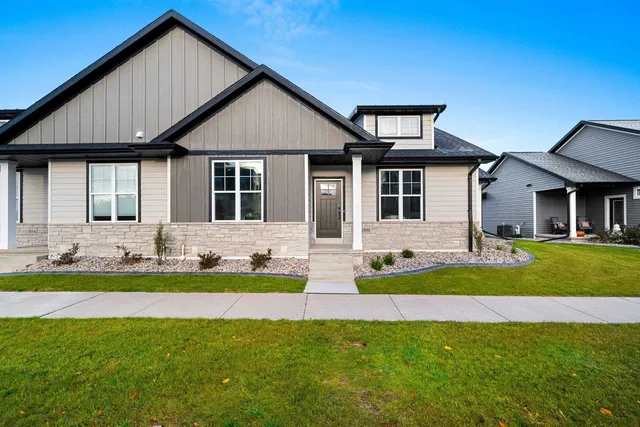 $509,900 | 2850 Elm Tree Hill, Howard, WI 54313