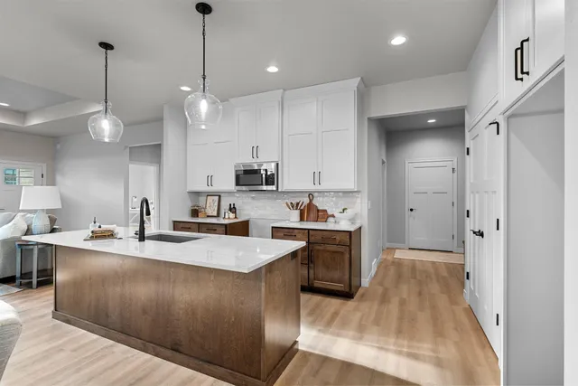 $509,900 | 2850 Elm Tree Hill, Howard, WI 54313