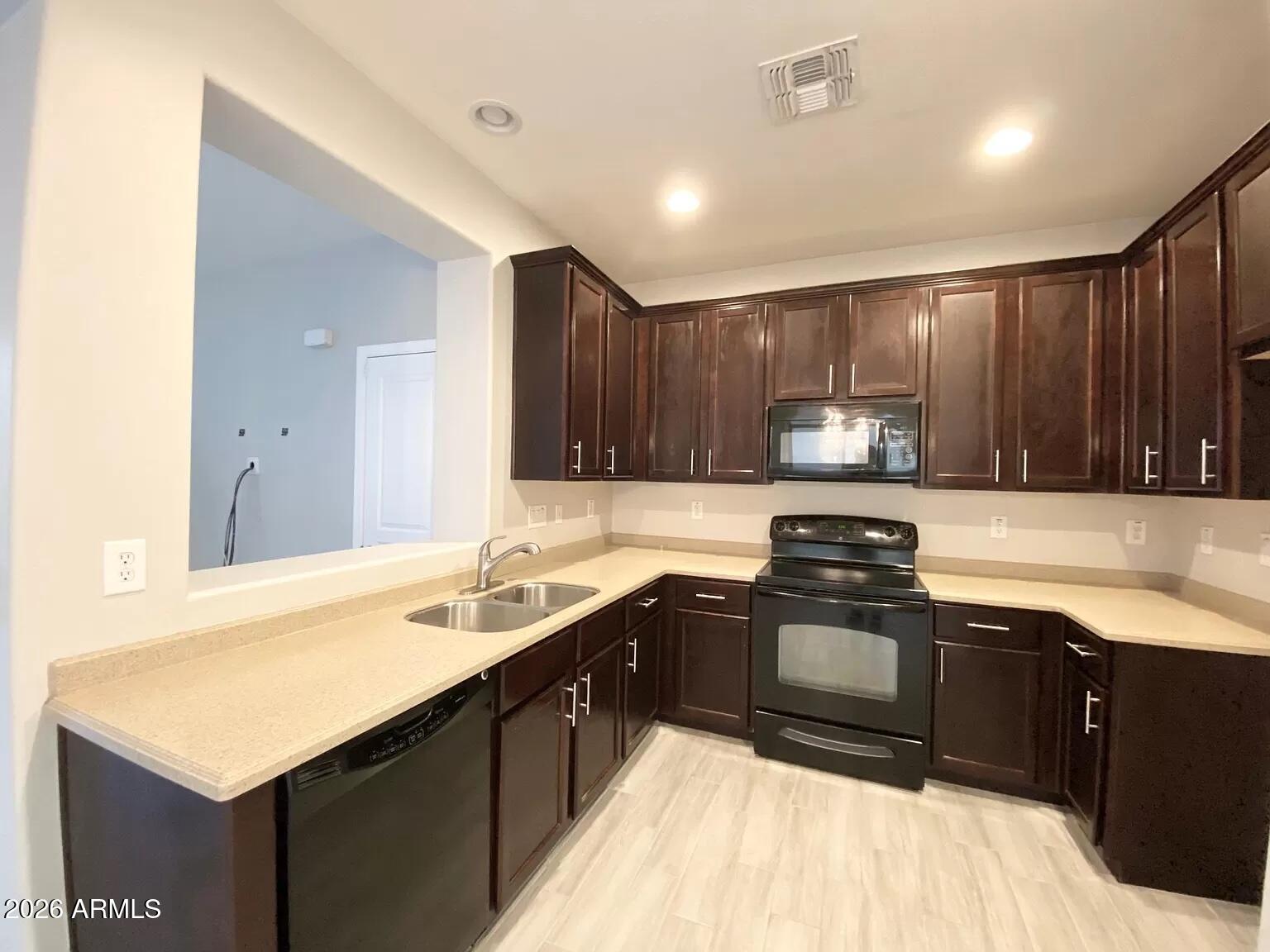 1677 East Elgin Street Gilbert, AZ 85295 - Photo 7 of 18 Kitchen