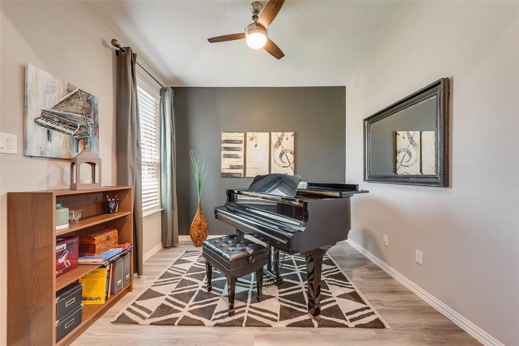 1919 Livingston Road Irving, TX 75062 - Photo 4 of 22 Gallery Image 4