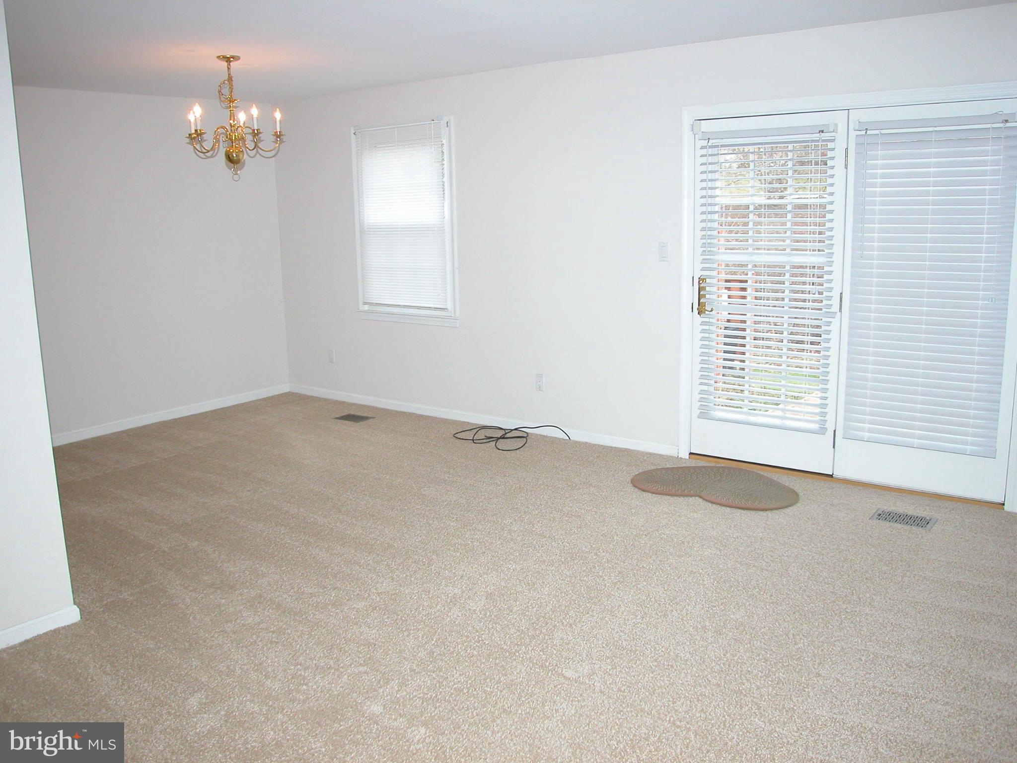 56 Oak Shade Road Gaithersburg, MD 20878 - Photo 10 of 30 Living Room