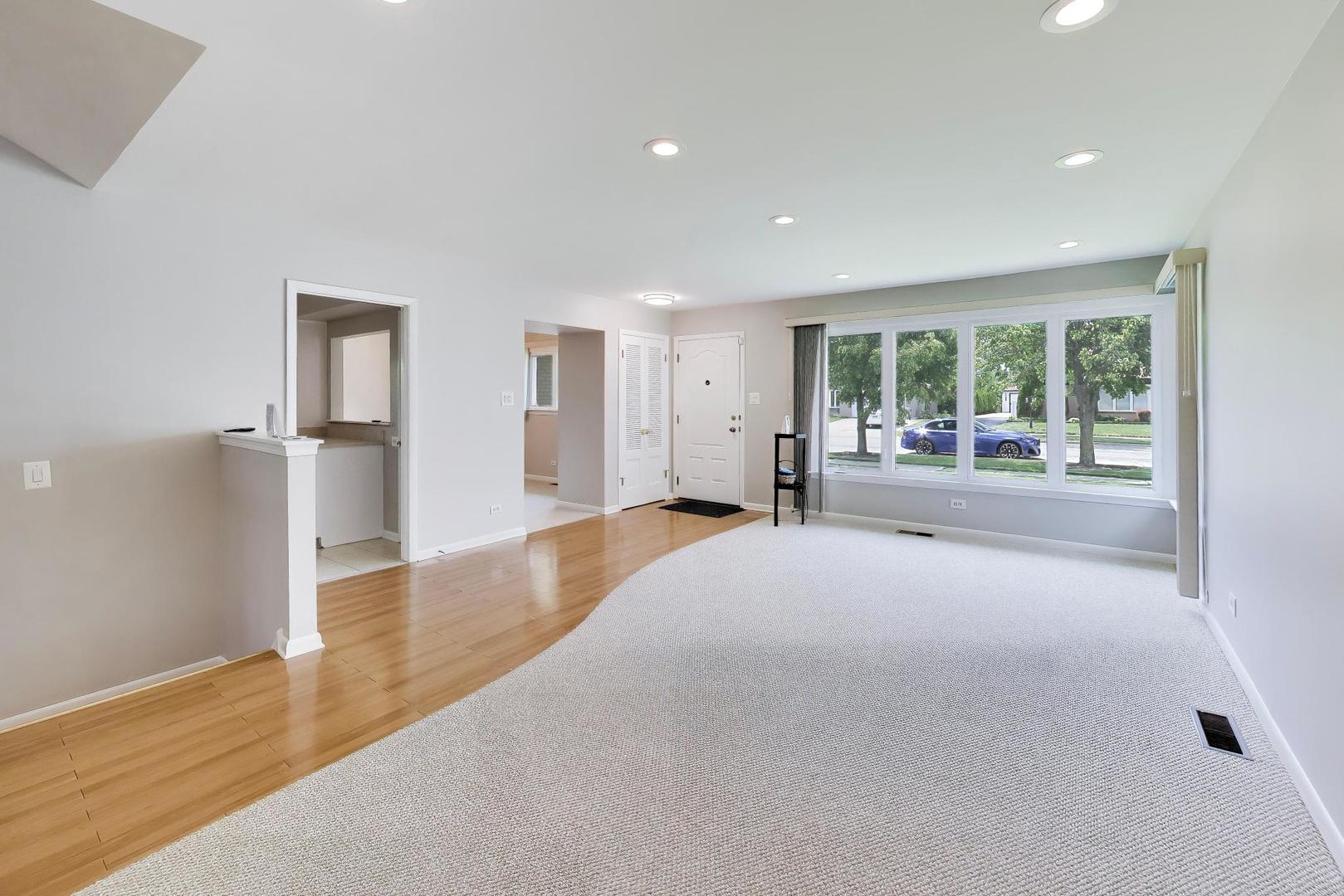 7630 Beckwith Road Morton Grove, IL 60053 - Photo 5 of 37