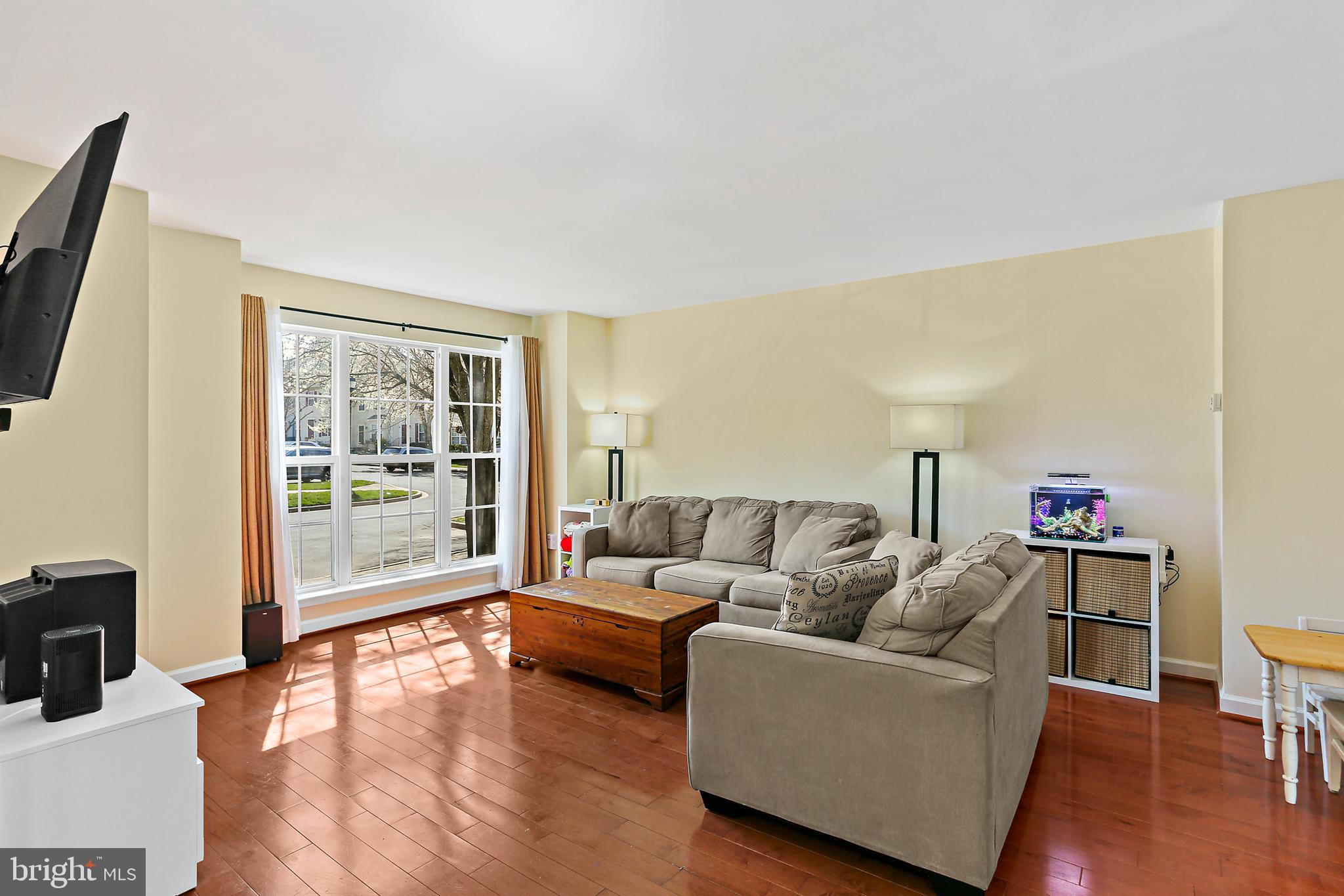 9261 Ridgefield Circle Frederick, MD 21701 - Photo 5 of 39 Sunlit Large living room