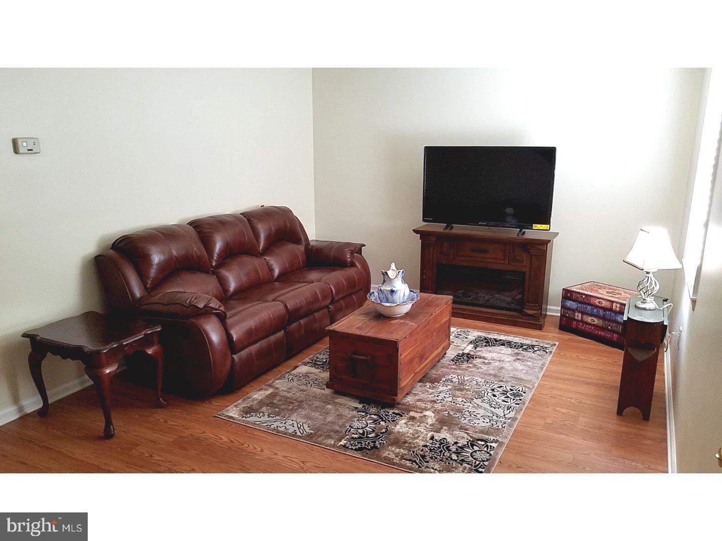 90 Stonegate Road Quakertown, PA 18951 - Photo 4 of 25 Living Room
