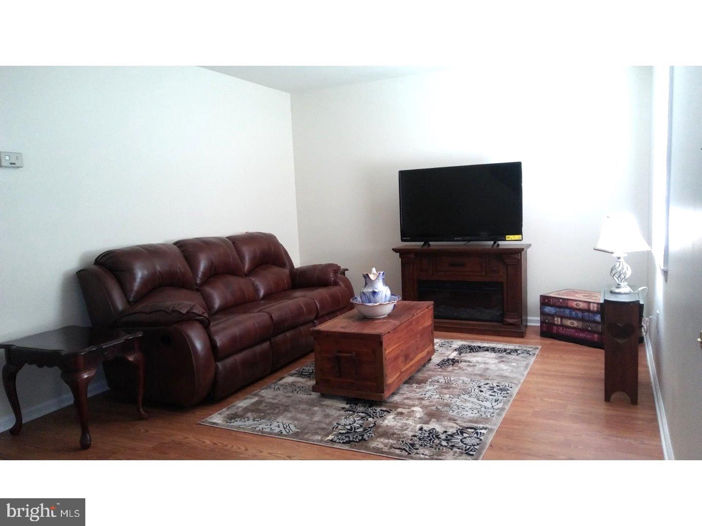 90 Stonegate Road Quakertown, PA 18951 - Photo 7 of 25 Living Room