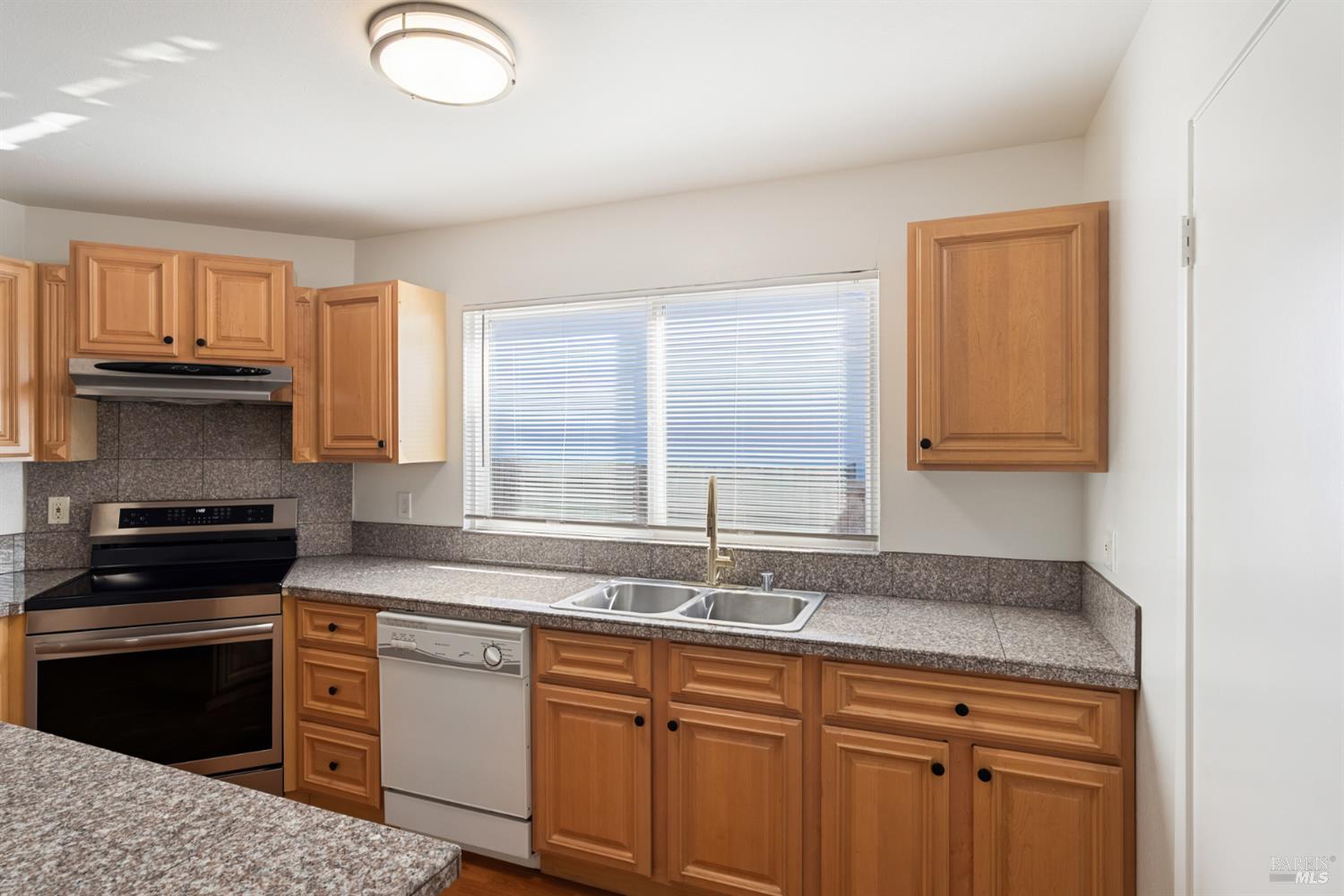 1555 West 3rd Street Santa Rosa, CA 95401 - Photo 11 of 33