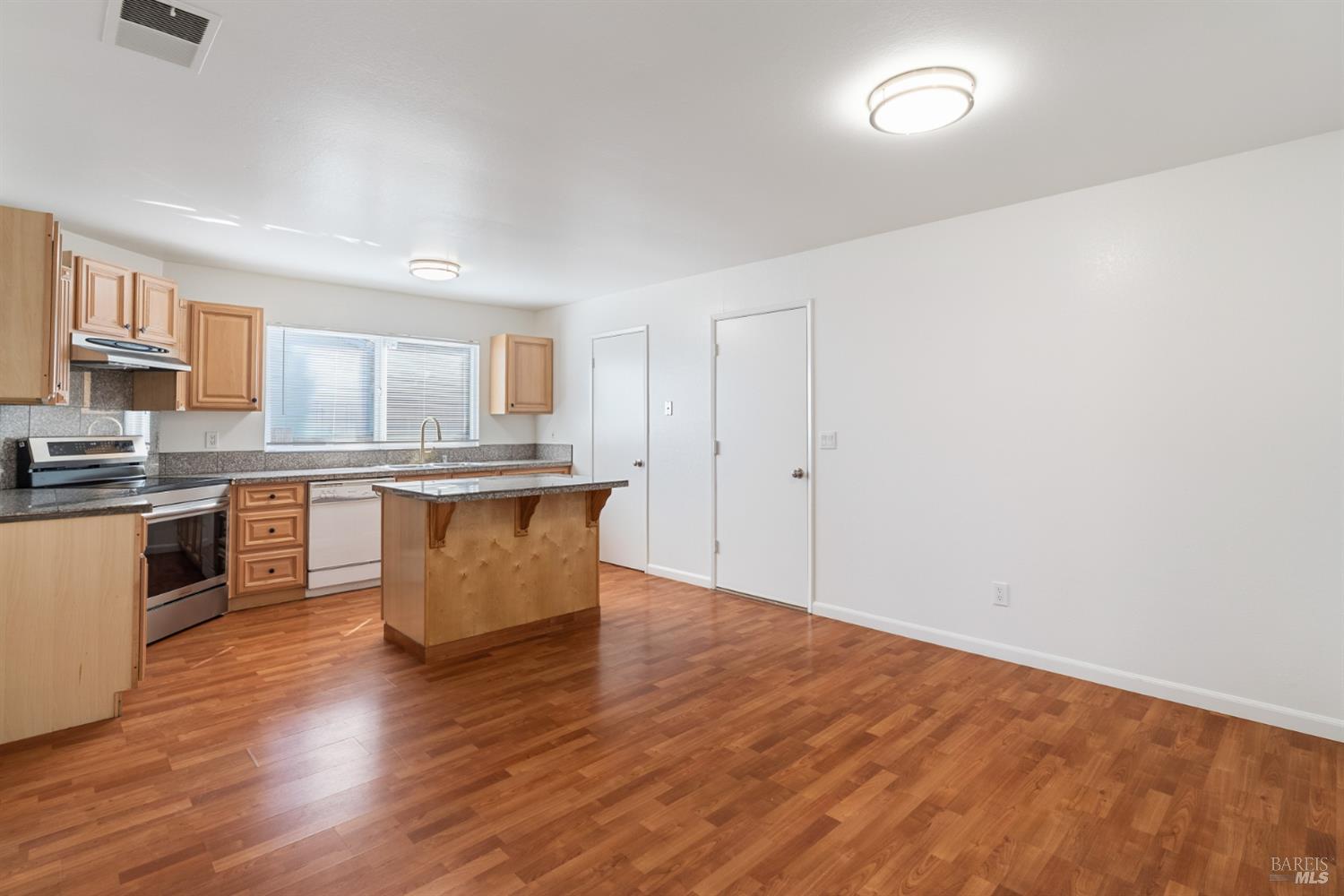 1555 West 3rd Street Santa Rosa, CA 95401 - Photo 6 of 33