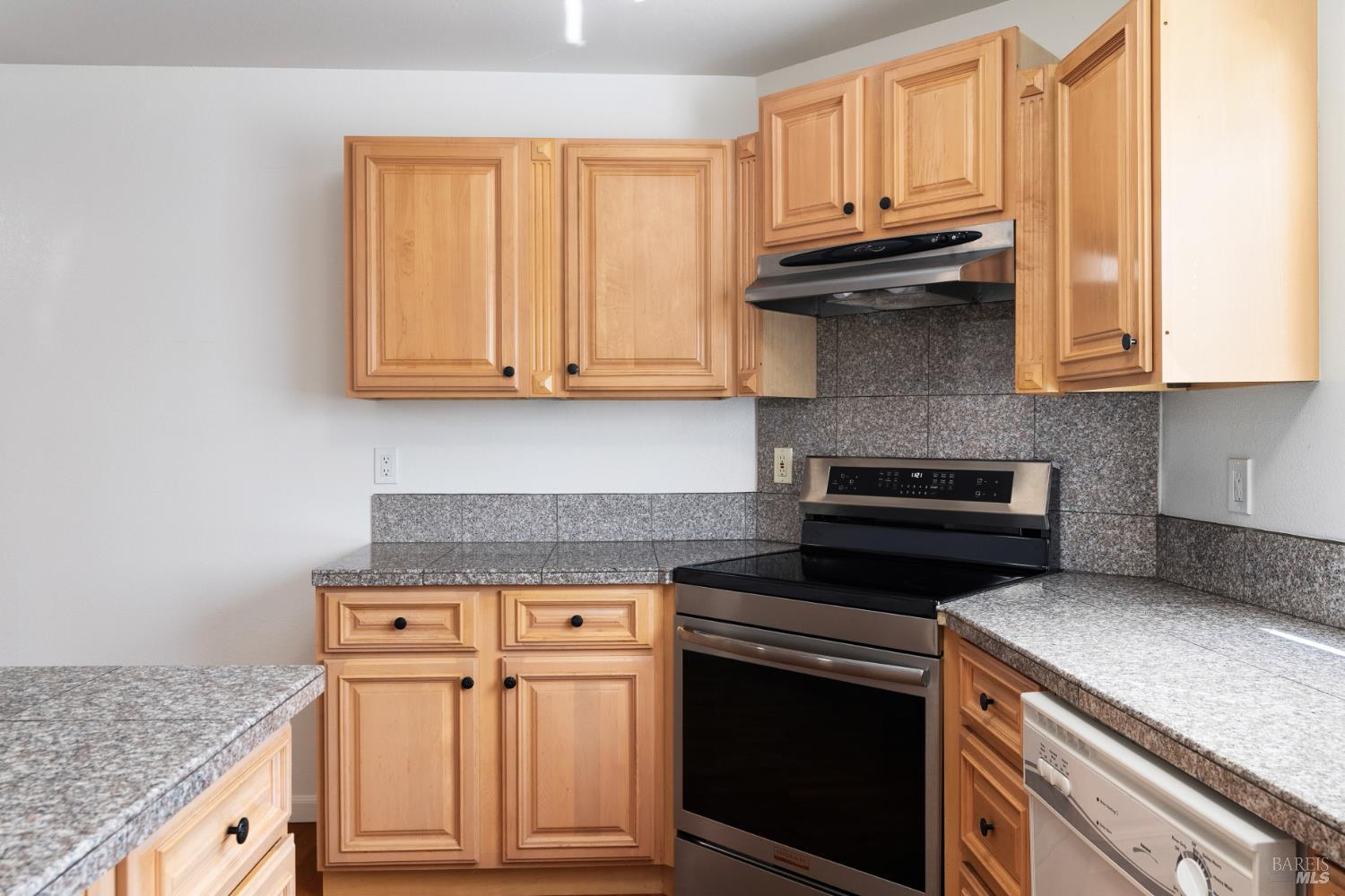 1555 West 3rd Street Santa Rosa, CA 95401 - Photo 10 of 33