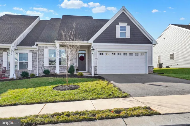 $369,900 | 922 Shadowbrooke, Dover, PA 17315