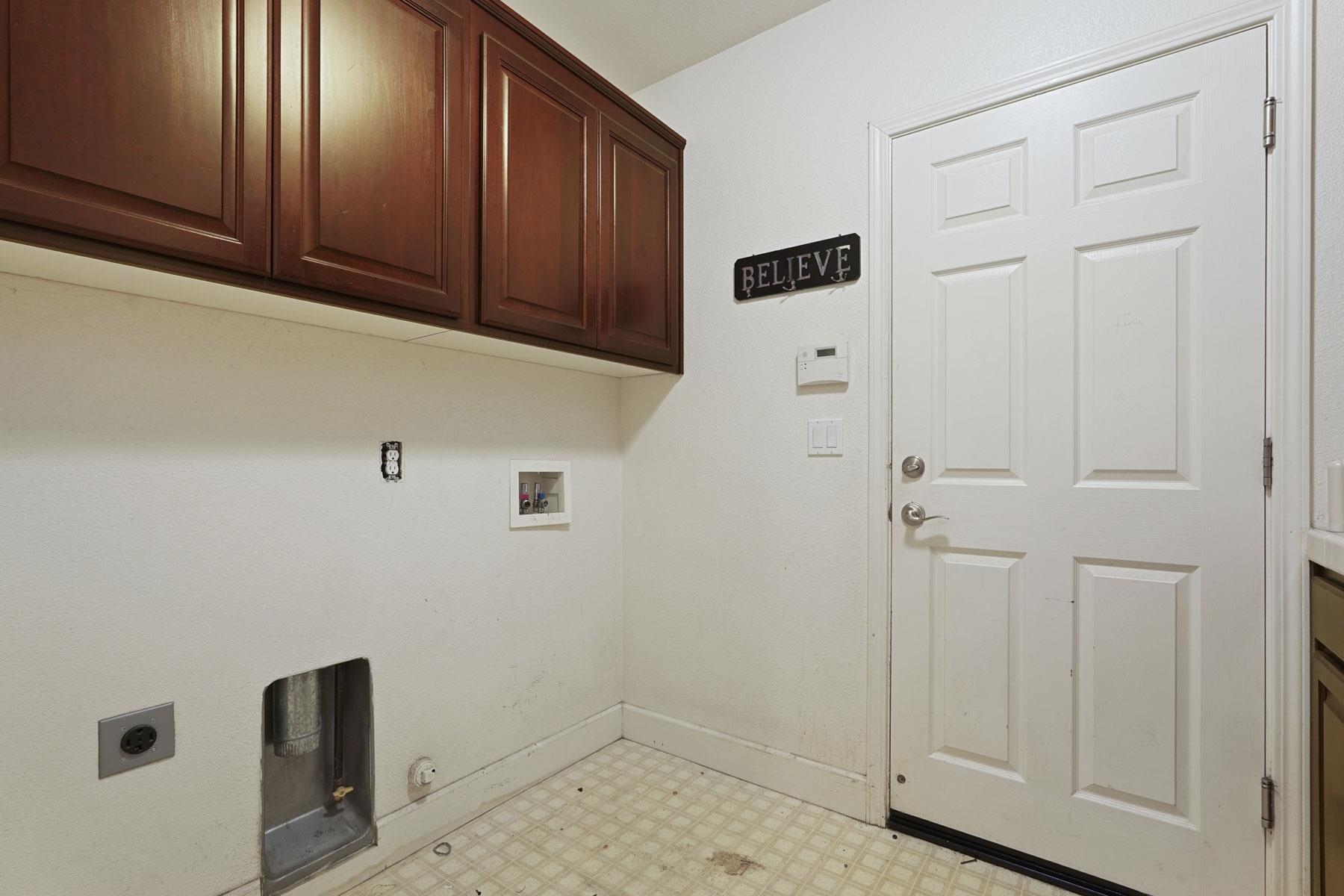 2644 Swainsons Hawk Street Stockton, CA 95209 - Photo 28 of 41 a view of a livingroom with closet