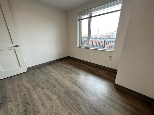 $2,006 | 409 Elm Street, Unit 208A, Manchester, NH 03101