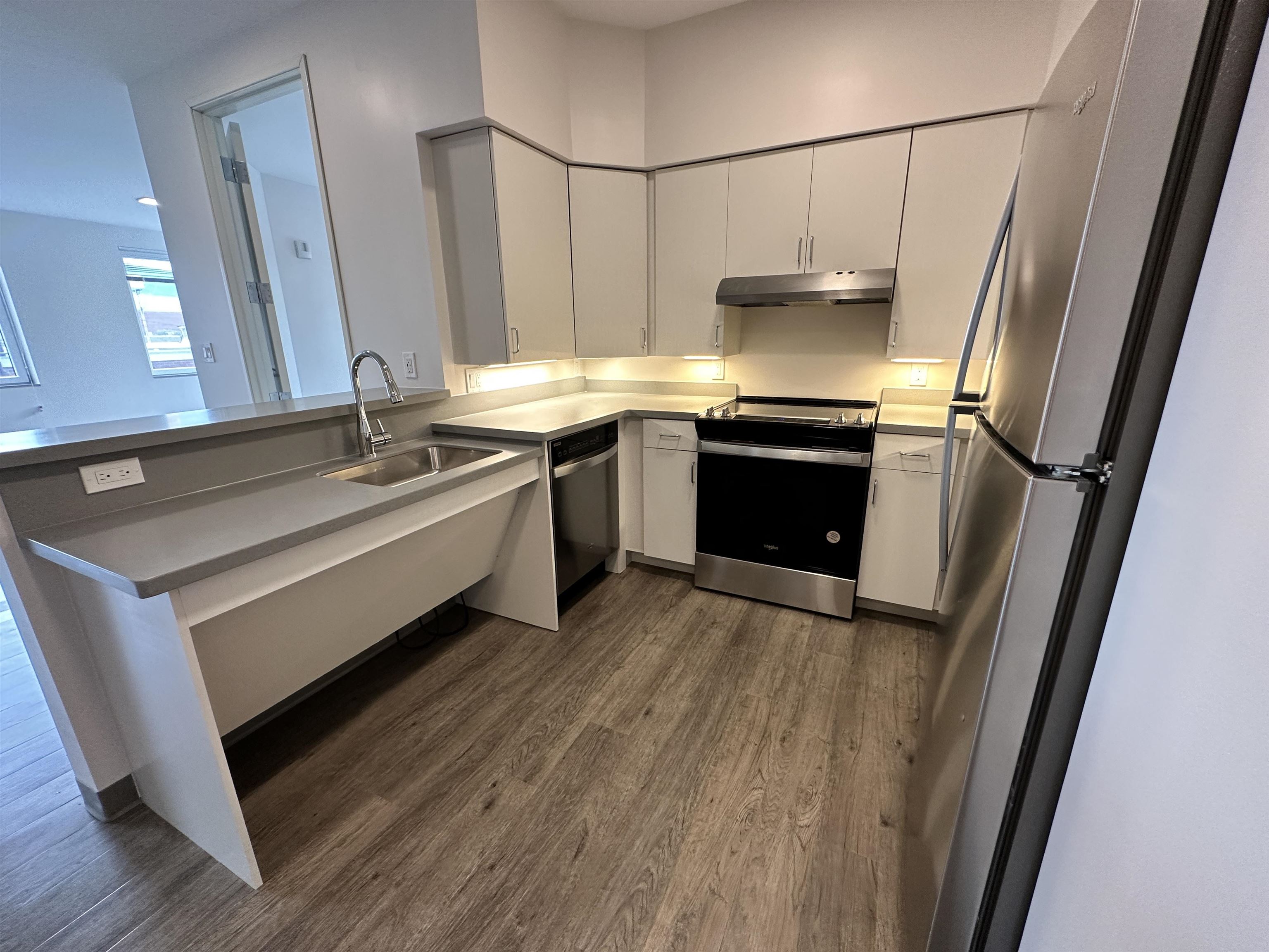 409 Elm Street, Unit 208A Manchester, NH 03101 - Photo 6 of 40