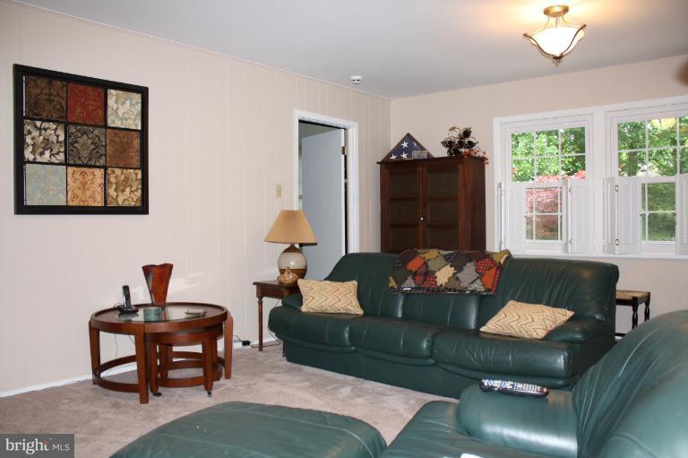 8900 Boxford Court Laurel, MD 20708 - Photo 13 of 25 Family Room