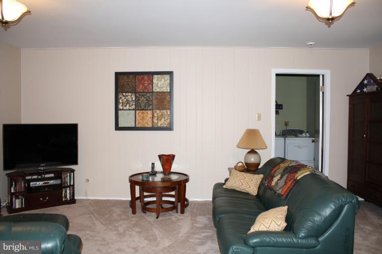 8900 Boxford Court Laurel, MD 20708 - Photo 20 of 25 Family Room