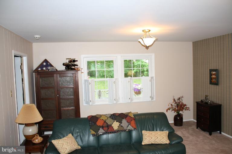 8900 Boxford Court Laurel, MD 20708 - Photo 23 of 25 Family Room