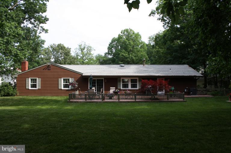 8900 Boxford Court Laurel, MD 20708 - Photo 4 of 25 Exterior (Rear)